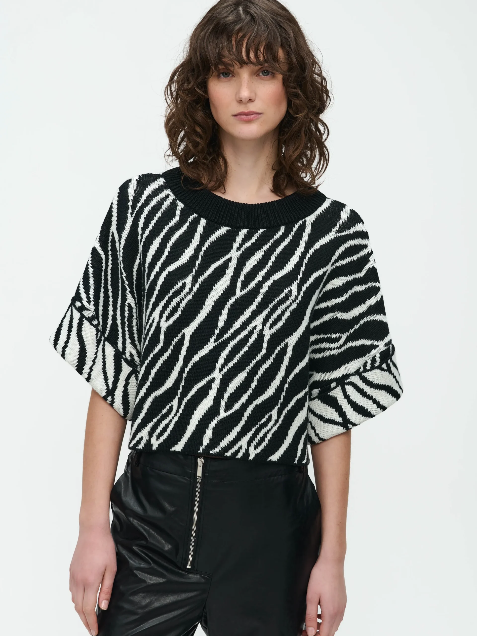 Nouhaila Studio Pullover