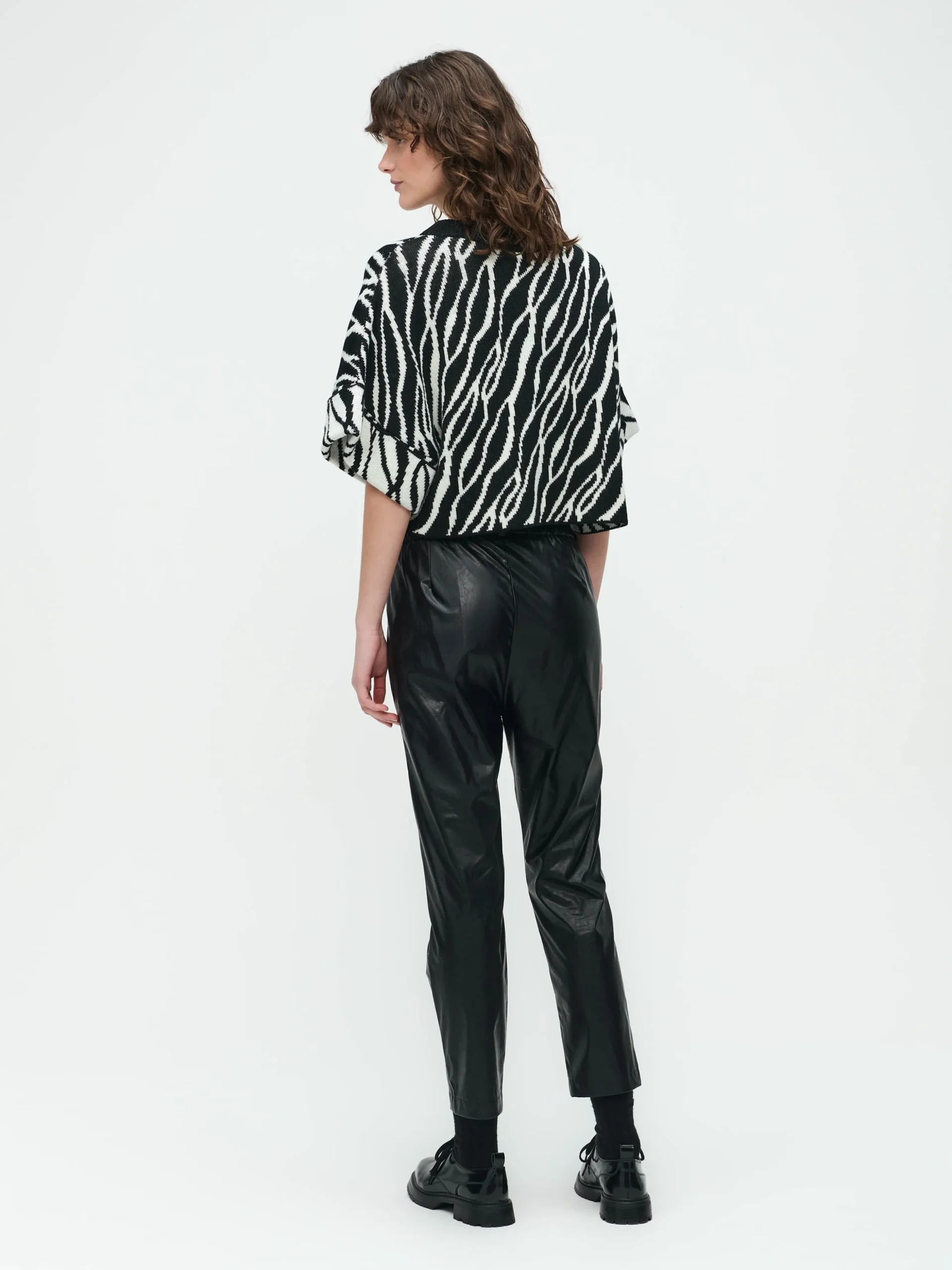 Nouhaila Studio Pullover